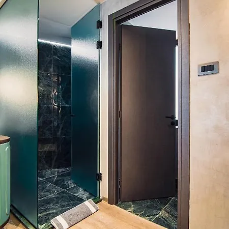 Project 3 Urban Chic Hotel 4*